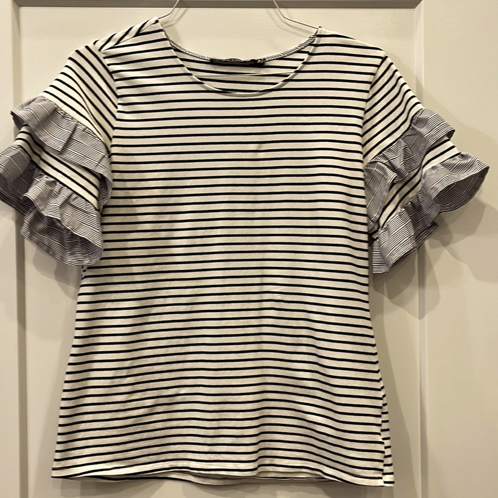 Doe & Rae white and navy striped top size Medium